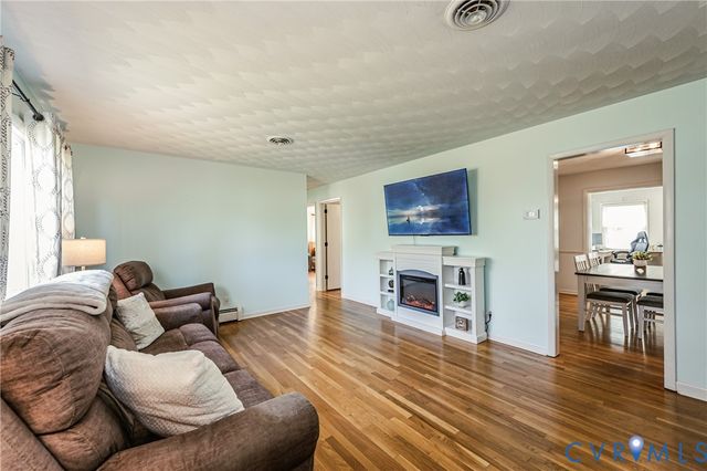 1927 F St, West Point, VA 23181