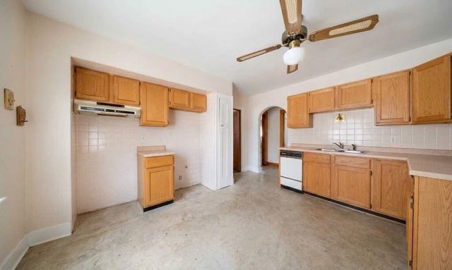 4070 N 16th STREET, Milwaukee, WI 53209