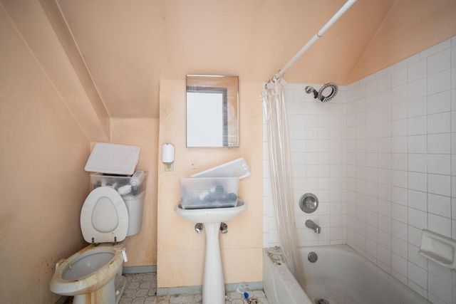4070 N 16th STREET, Milwaukee, WI 53209
