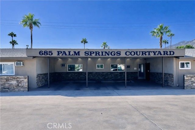 686 E Cottonwood Road E, Palm Springs, CA 92262