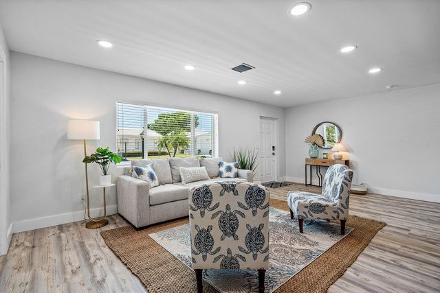 2015 SW 18th Drive, Boynton Beach, FL 33426