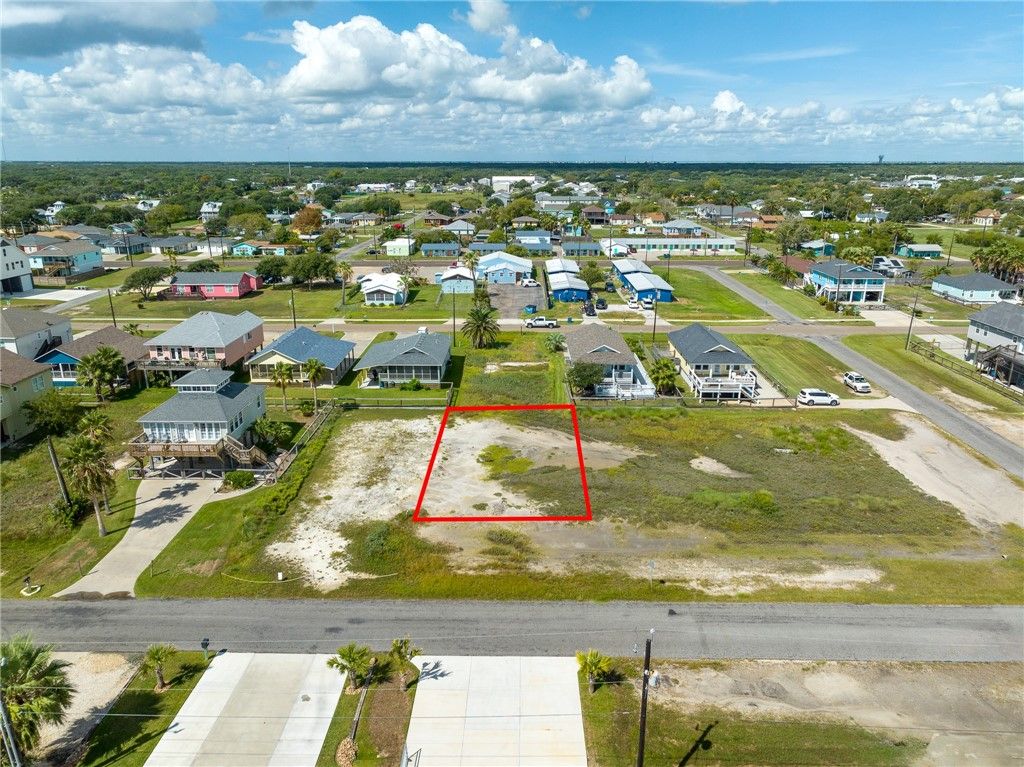 911 S Magnolia St, Rockport, TX 78382 — photo 3