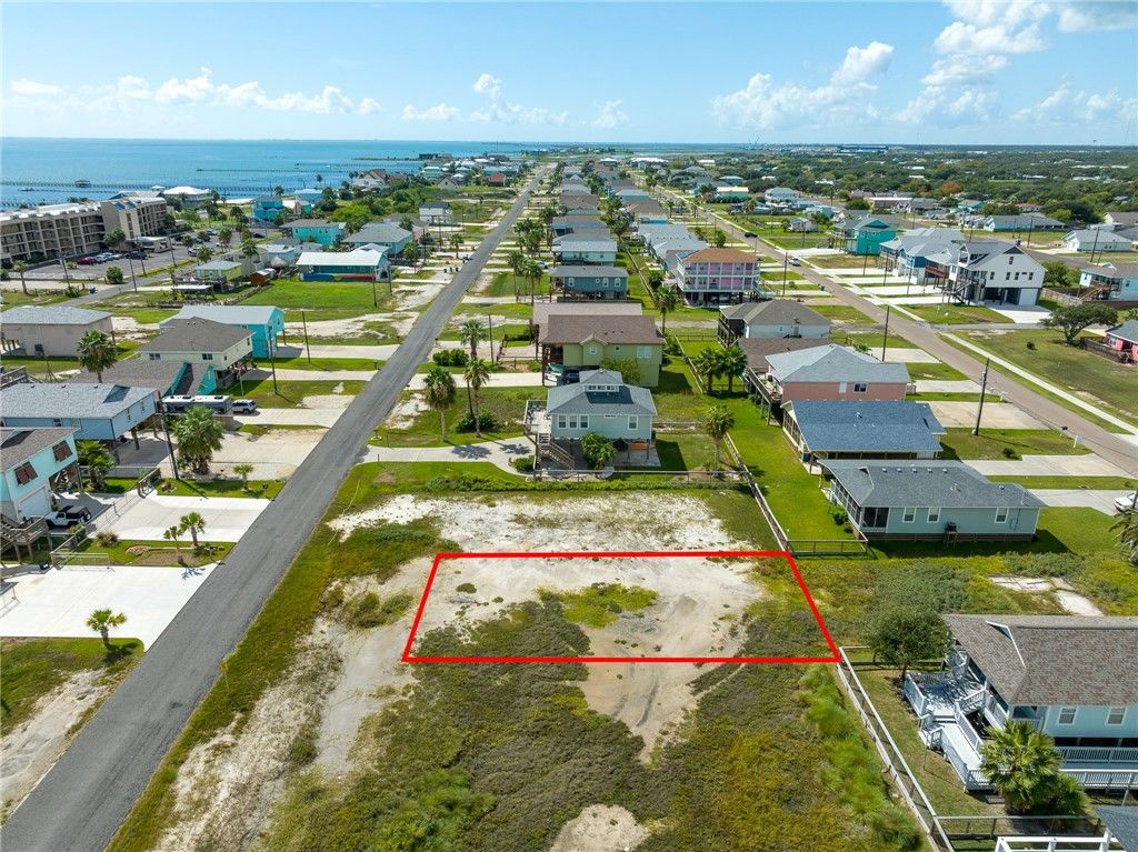 911 S Magnolia St, Rockport, TX 78382 — photo 4