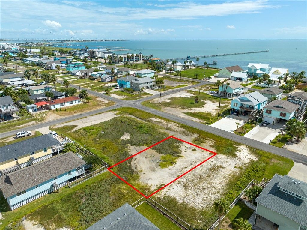 911 S Magnolia St, Rockport, TX 78382 — photo 5