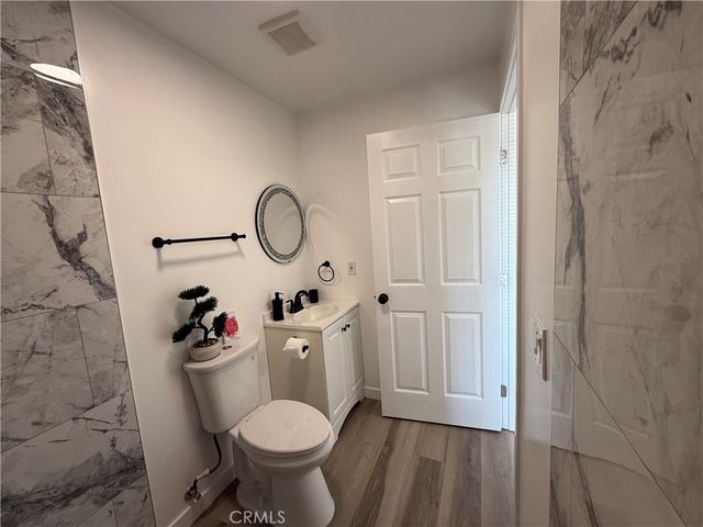 11200 Stanford, Los Angeles, CA 90059
