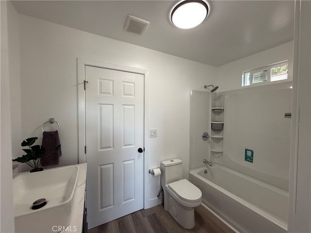 11200 Stanford, Los Angeles, CA 90059