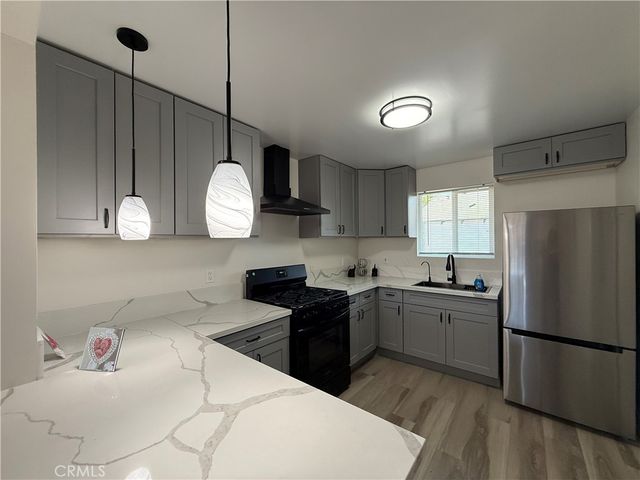 11200 Stanford, Los Angeles, CA 90059