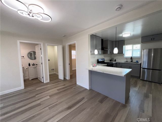 11200 Stanford, Los Angeles, CA 90059