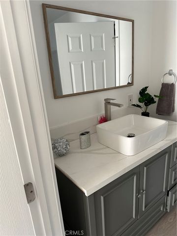 11200 Stanford, Los Angeles, CA 90059