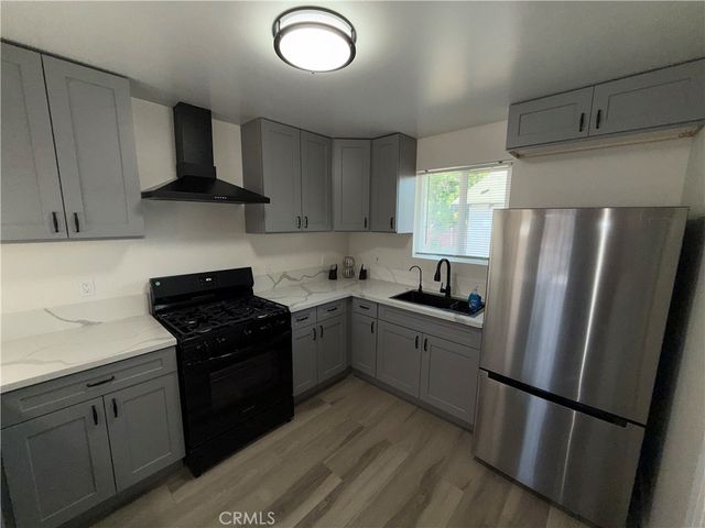 11200 Stanford, Los Angeles, CA 90059