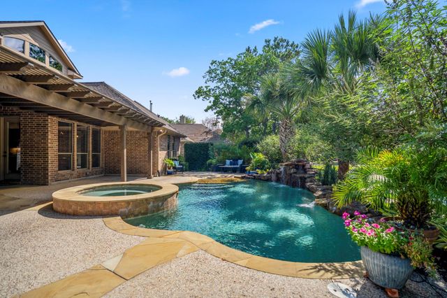 2407 Hendricks Lakes Drive, Spring, TX 77388