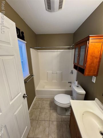 86 Hamilton Street, Pontiac, MI 48342