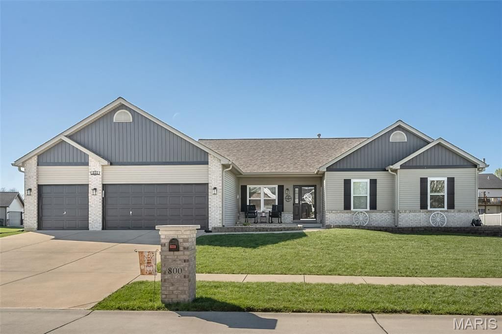 800 Mule Creek Drive, Wentzville, MO 63385