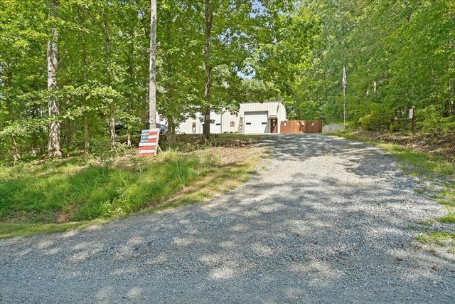 1530 Indian Springs LN, Moneta, VA 24121