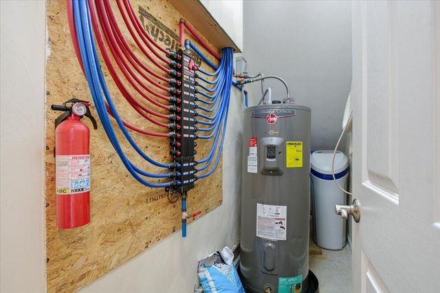 1530 Indian Springs LN, Moneta, VA 24121