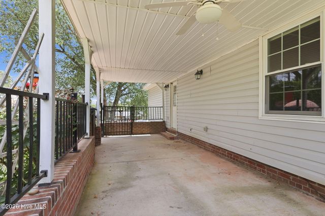 16 Crestview Place, Spring Lake, NC 28390