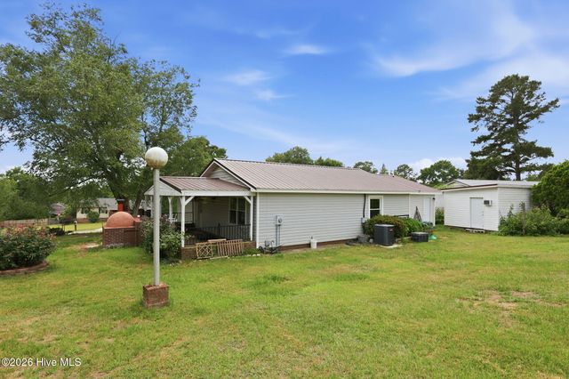 16 Crestview Place, Spring Lake, NC 28390