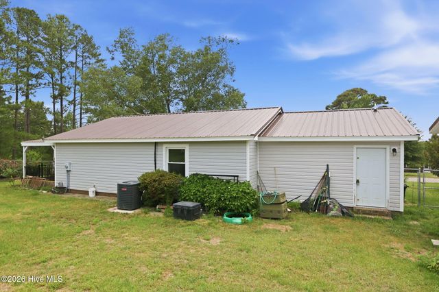 16 Crestview Place, Spring Lake, NC 28390
