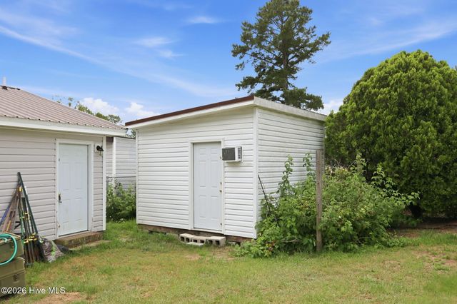 16 Crestview Place, Spring Lake, NC 28390
