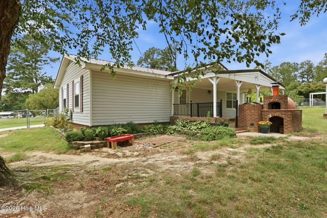 16 Crestview Place, Spring Lake, NC 28390