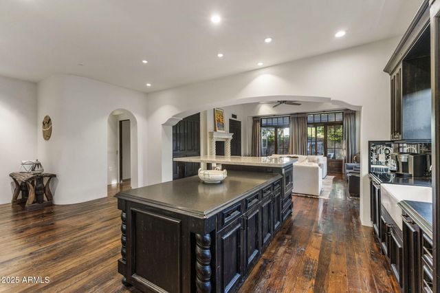 4949 E LINCOLN Drive 18, Paradise Valley, AZ 85253