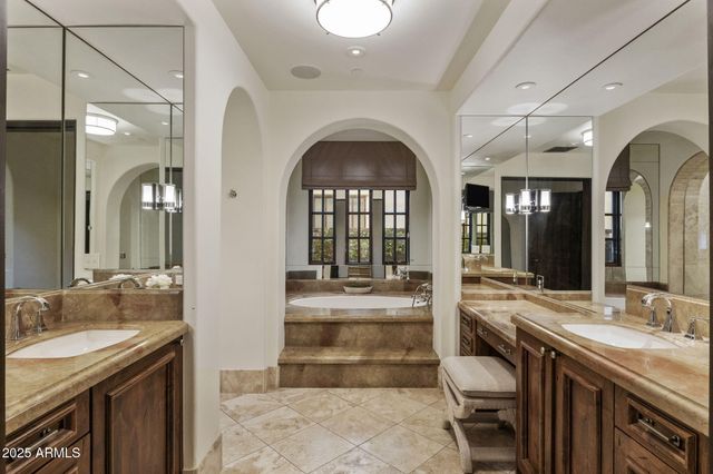 4949 E LINCOLN Drive 18, Paradise Valley, AZ 85253