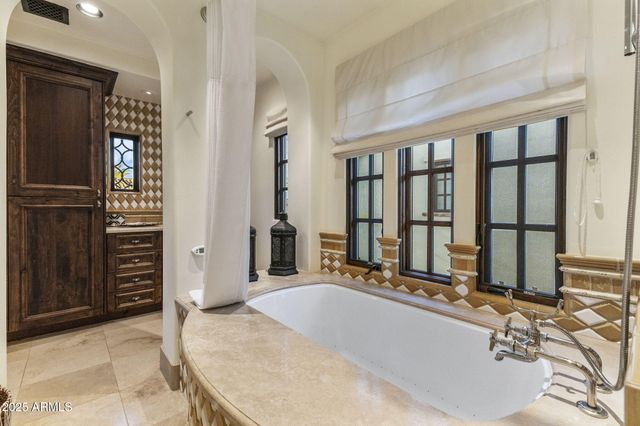 4949 E LINCOLN Drive 18, Paradise Valley, AZ 85253