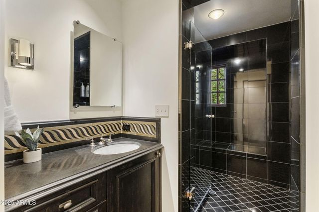 4949 E LINCOLN Drive 18, Paradise Valley, AZ 85253