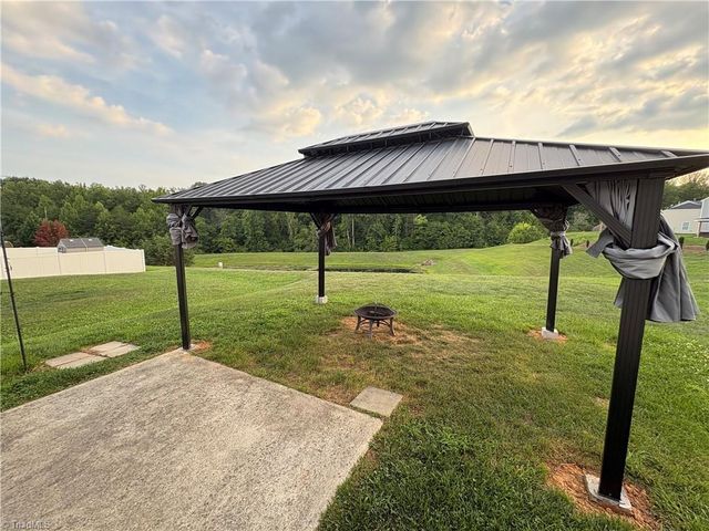 6612 Glenville Drive, Whitsett, NC 27377