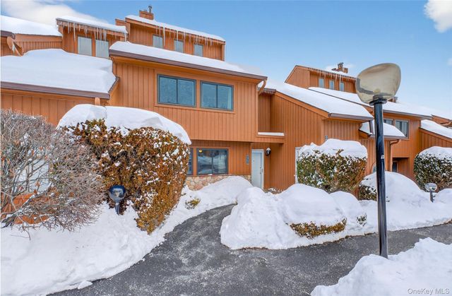 202 Falcon Court, Poughkeepsie, NY 12603