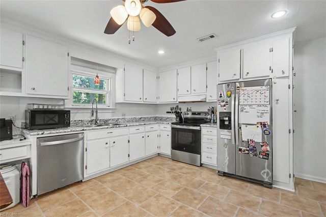 7042 East View RD, Hayes, VA 23072