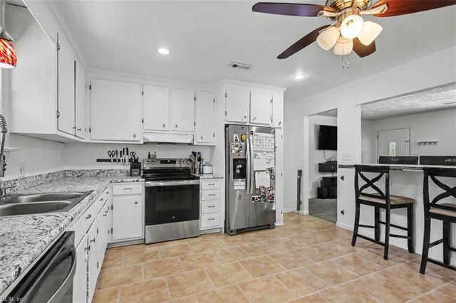 7042 East View RD, Hayes, VA 23072