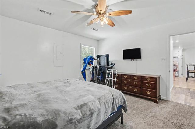 7042 East View RD, Hayes, VA 23072