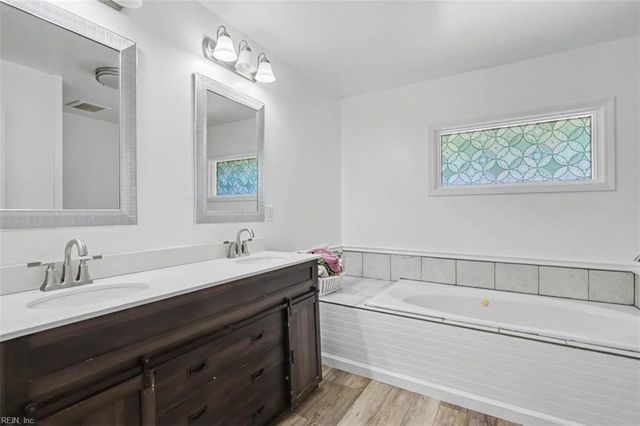 7042 East View RD, Hayes, VA 23072