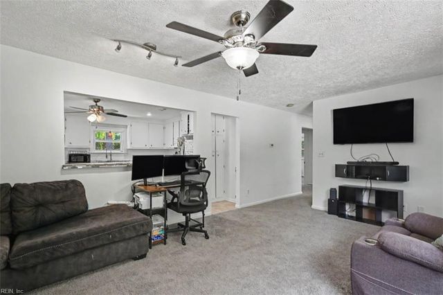 7042 East View RD, Hayes, VA 23072
