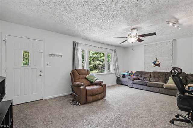 7042 East View RD, Hayes, VA 23072