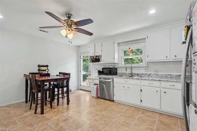 7042 East View RD, Hayes, VA 23072