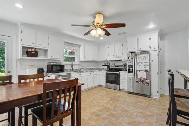7042 East View RD, Hayes, VA 23072