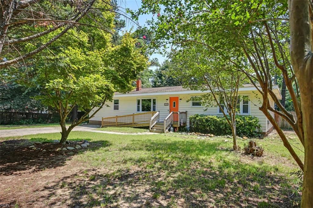 7042 East View RD, Hayes, VA 23072