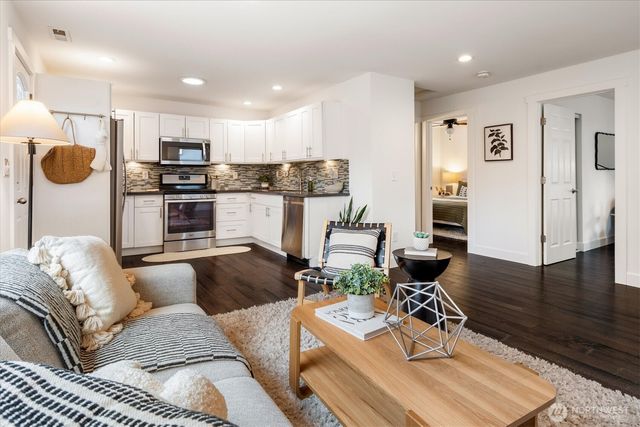 4513 Cascadia Avenue S, Seattle, WA 98118