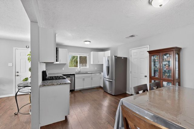 220 Espejo Street NE, Albuquerque, NM 87123