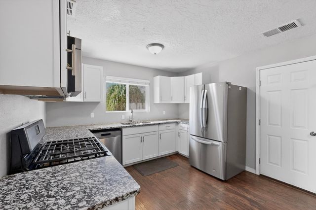 220 Espejo Street NE, Albuquerque, NM 87123