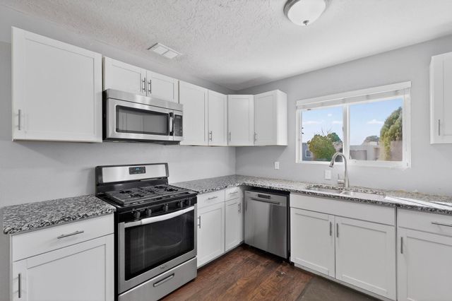 220 Espejo Street NE, Albuquerque, NM 87123