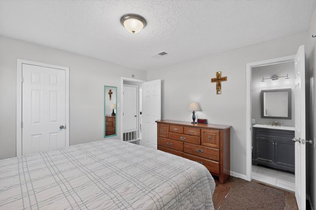 220 Espejo Street NE, Albuquerque, NM 87123