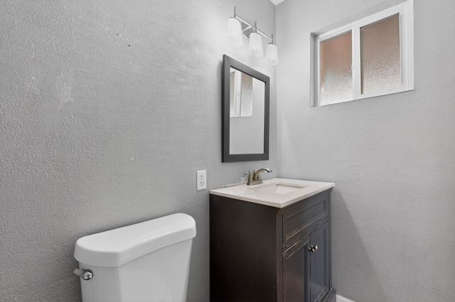 220 Espejo Street NE, Albuquerque, NM 87123