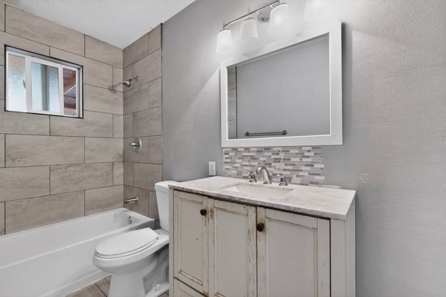 220 Espejo Street NE, Albuquerque, NM 87123