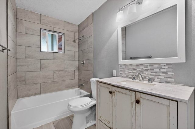 220 Espejo Street NE, Albuquerque, NM 87123