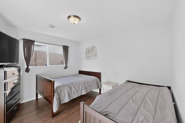 220 Espejo Street NE, Albuquerque, NM 87123