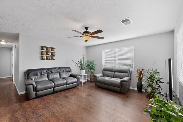 220 Espejo Street NE, Albuquerque, NM 87123