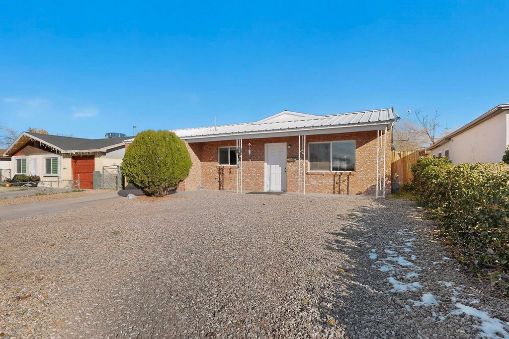 220 Espejo Street NE, Albuquerque, NM 87123